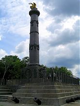 Монумент Слави у Корпусному саду Полтави