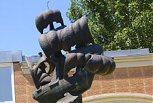 Пам'ятник "Вітрильник" (засновнику міста Критському) в Бердянську