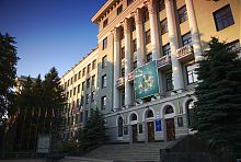 Центральний фасад Харківського медичного університету
