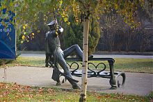 Пам'ятник поручику Ржевському з фільму "Гусарська балада" в Павлограді