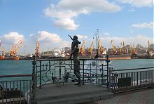 Пам'ятник морячці в одеському порту