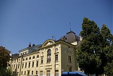 Південний фасад музикально-драматичного театру в Чернівцях
