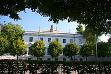 Центральний фасад віце-губернаторської резиденції в Полтаві