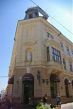 Центральний вхід колишнього кафе "Європа" в Чернівцях