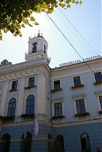 Центральний фасад міської ради Чернівців