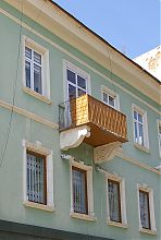 Балкон центрального фасаду прибуткового будинку Ханваса в Чернівцях
