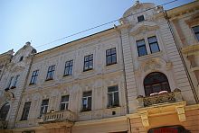 Центральний фасад прибуткового будинку №12 по вулиці О.Кобилянської  в Чернівцях