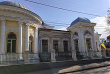 Центральний фасад будинку ставки Симона Петлюри в Вінниці