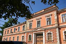 Центральний вхід колишніх Кримінального суду і в'язниці в Чернівцях