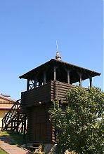 Відтворена Подільська вежа зразка XVIII століття фортеці в Полтаві