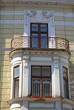 Еркер та балкон чернівецького будинку №30