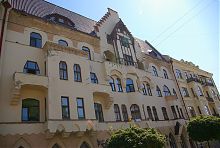 Парадный фасад австро-германского культурного центра "Возрождение" в Черновцах